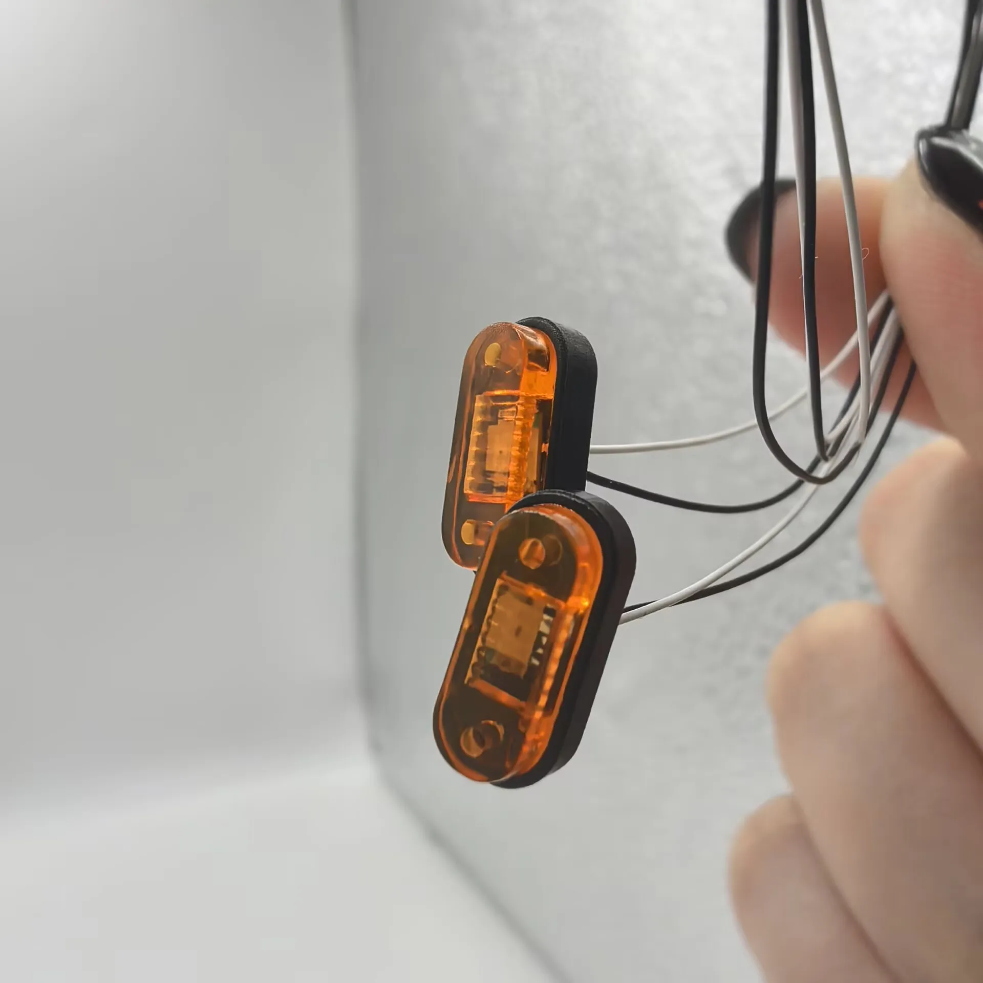 1 Satz LED-Positionsleuchten Seitenleuchte Warnleuchte CBD-1B für 1/14 Tamiya LKW-Kipper für SCANIA 770S 56368 VOLVO ACTROS Teile – Detail 4