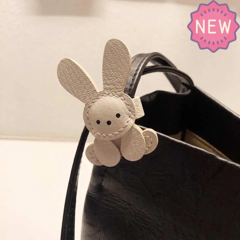 2025 لطيف الأرنب قلادة حقيبة سلسلة مفاتيح الحلي لطيف الجلود حقيبة ساحرة اكسسوارات الديكور كيرينغ الفتيات الهدايا اليدوية