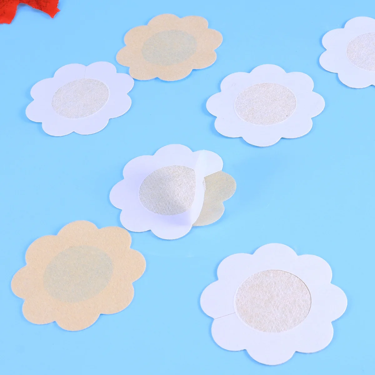 منصات الثدي المتاح غير المنسوجة تنفس لزجة يغطي للنساء سلس رفع الصدر ملصق لصق حمالة صدر غير مرئية