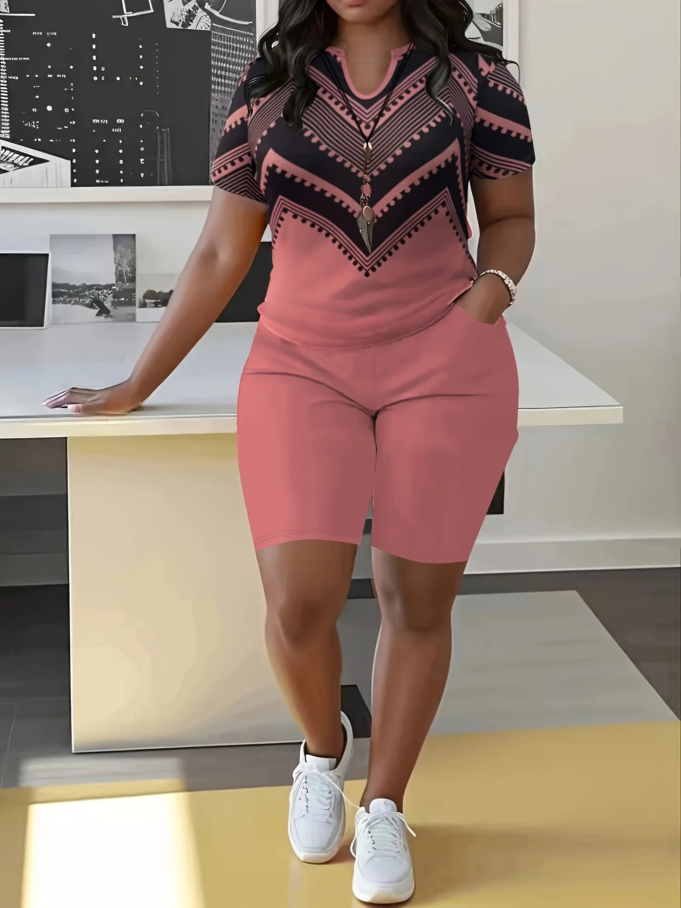 

Элегантный богемный женский комплект шорт большого размера с волнистым принтом и небольшим v-образным вырезом с короткими рукавами — повседневная смесь полиэстера с карманами, Perfe