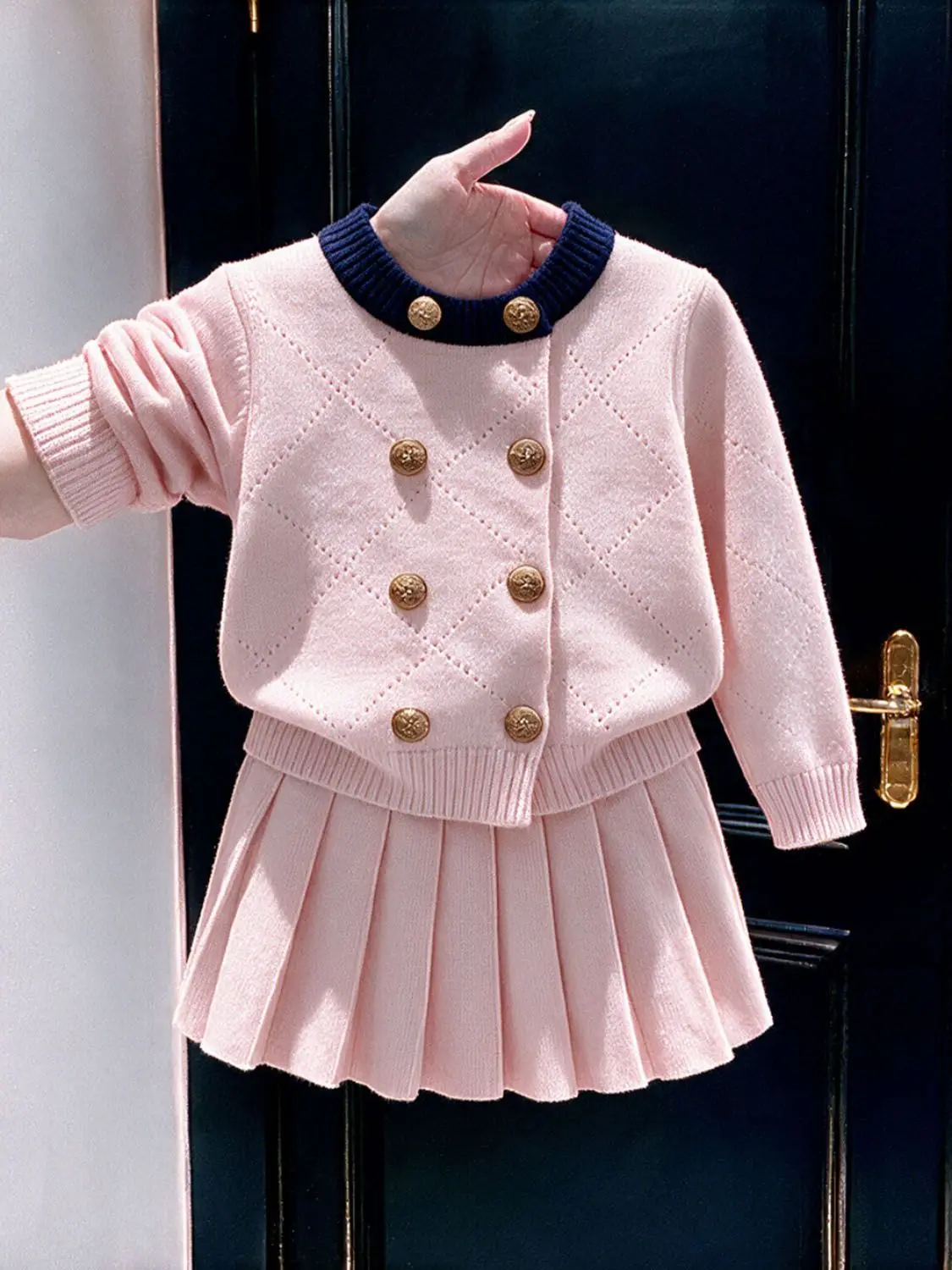 Korean 2026 spring and autumn new sweet pink knitted suit for baby girls, small fragrant style sweater, pleated skirt trend