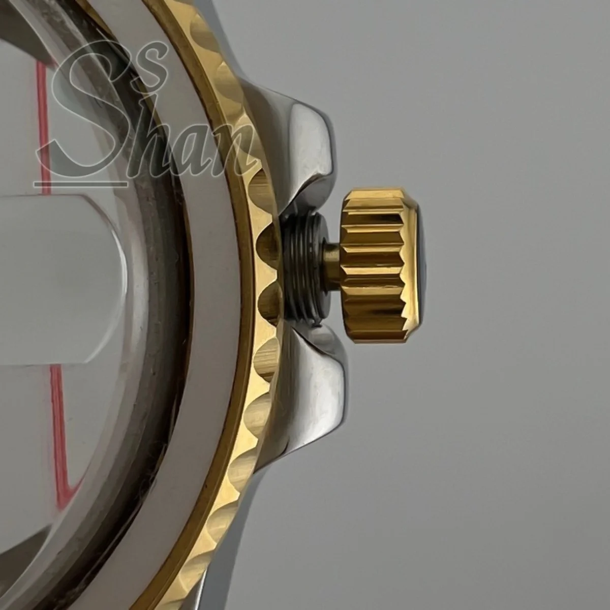 サファイアクリスタルを備えた40mmの双方向回転防水ケースは、NH35A ETA2824 DG3804 ミヤタムーブメントに適しています。