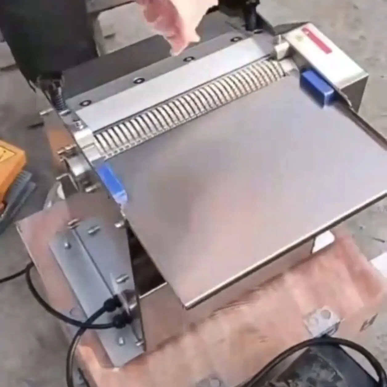 220V High Output Pig Skin Removal Machine Fresh Meat Peeler Pork Skin Removing Machine