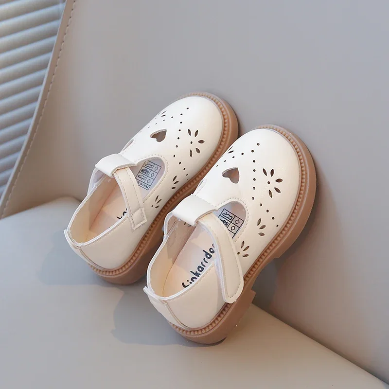 Girls Leather Shoes Heart Hollow Princess Sweet Classic Cut-outs Breathable T-strap 2025 Spring Summer New Kids Flats Chic Soft