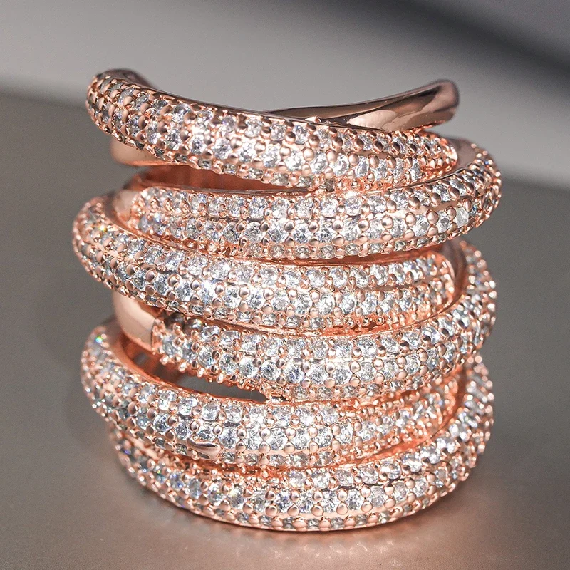 Huitan Mehrschichtiger Damenring in Roségoldfarbe mit glänzendem Zirkonia, Party-Statement-Accessoires für Hochzeit, schicker Schmuck – Detail 7