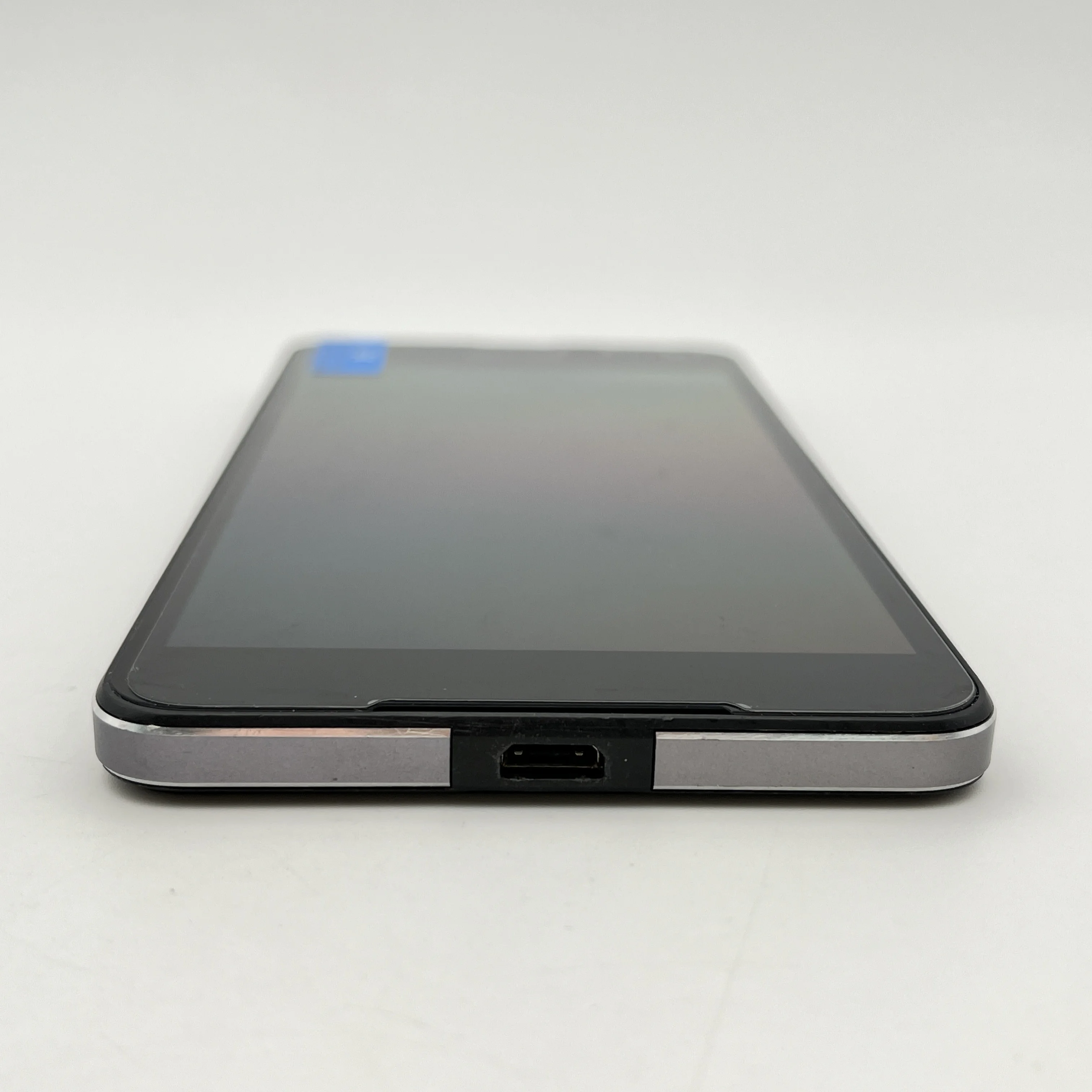 هاتف محمول Microsoft Lumia 650 الأصلي مصنوع في فنلندا يدعم اللغة الإنجليزية بحالة جيدة فقط