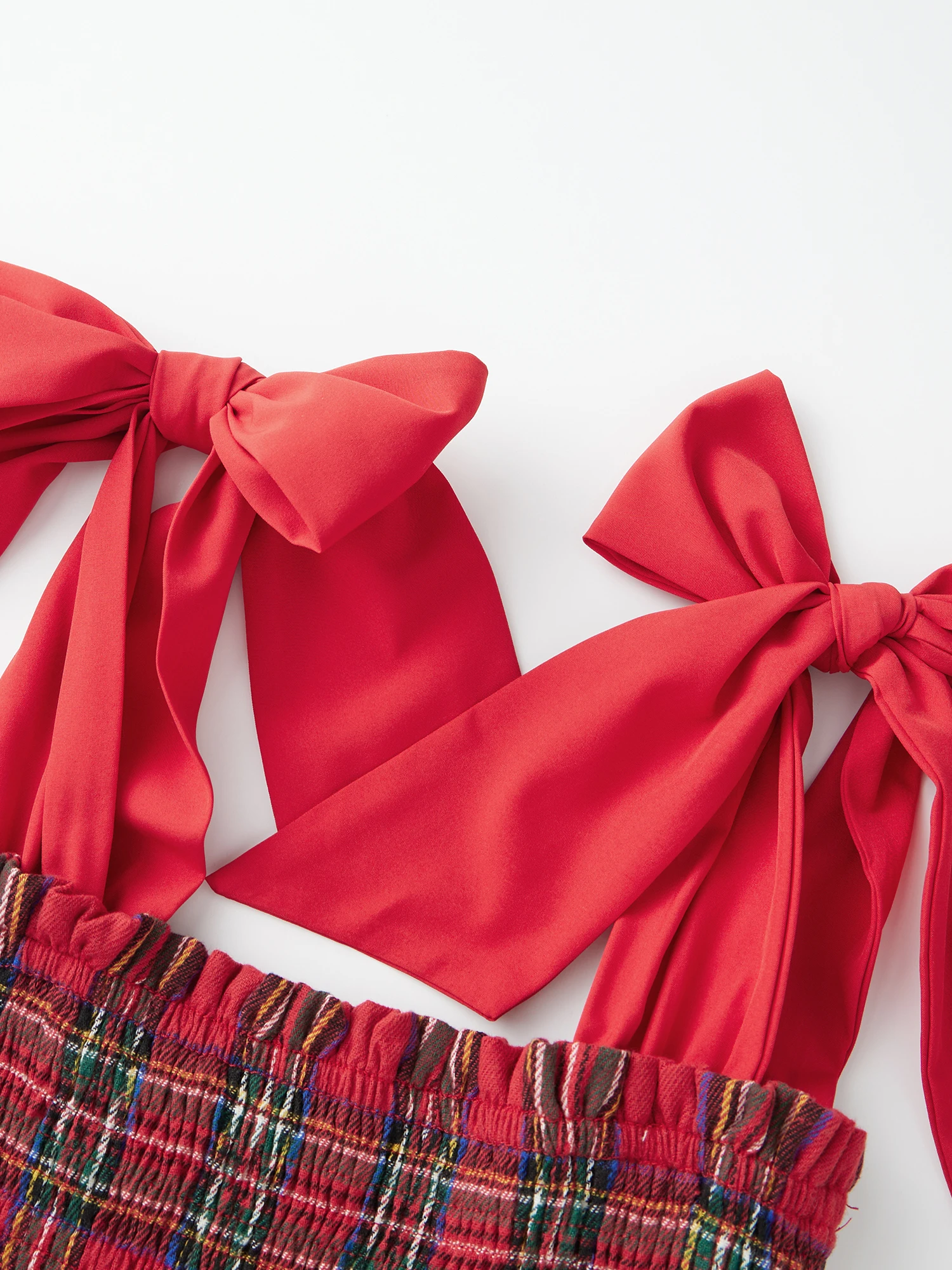 Vestido maxi elegante com estampa floral fora do ombro com acabamento com babados e cintura smockada para moda feminina de verão