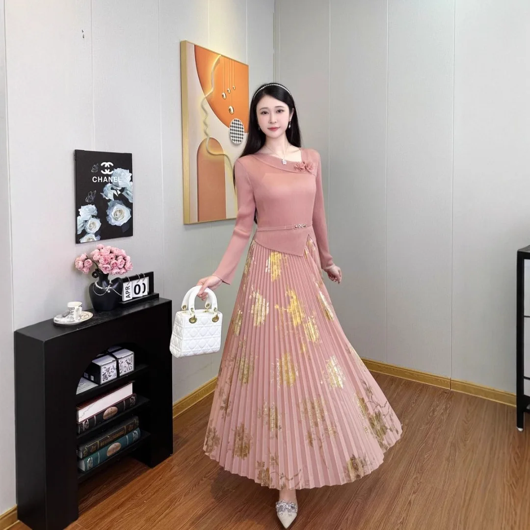 

Miyake Pleated Dress Women's 2025 New Oblique Collar Heavy Industry Bronzing Pleated Long Skirt Retro Elegant Long Dress