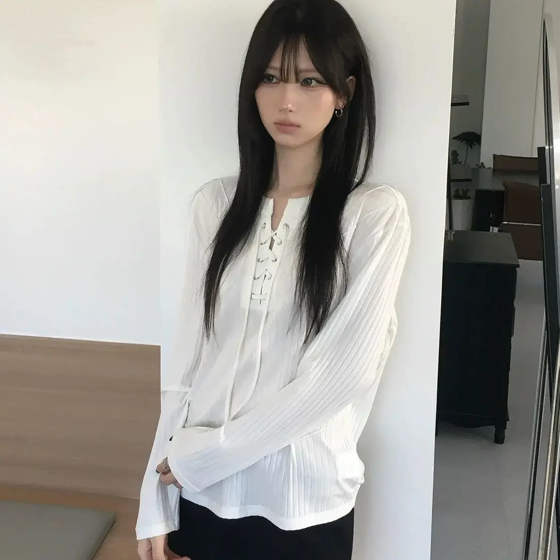 Kimutomo Women Autumn New White Shoulder-fit Long Sleeve T-shirt Vertical Ribbed Slim Tie Detail Gentle Elegant Basic Pullover