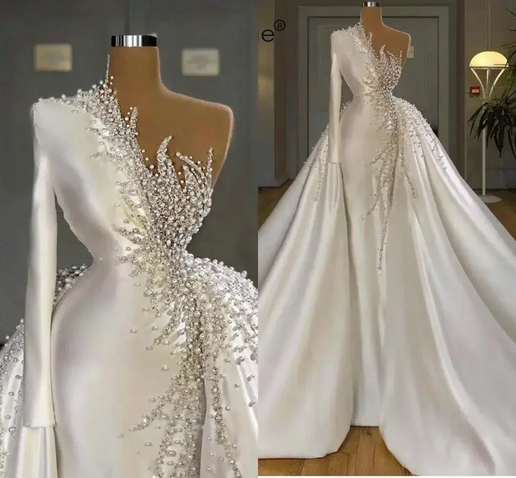 

Customized Luxury Satin Tail Wedding Dress Elegant Beaded One Shoulder Custom Made Slim-Fit Diamond Wedding Dress 2024