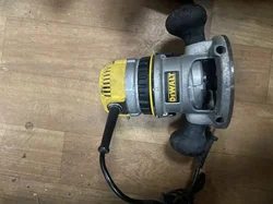 Dewalt DW618 2-1/4 HP Electronic Variable Speed Fixed Base & Plunge Router .ONLY TOOL.SECOND HAND  110V