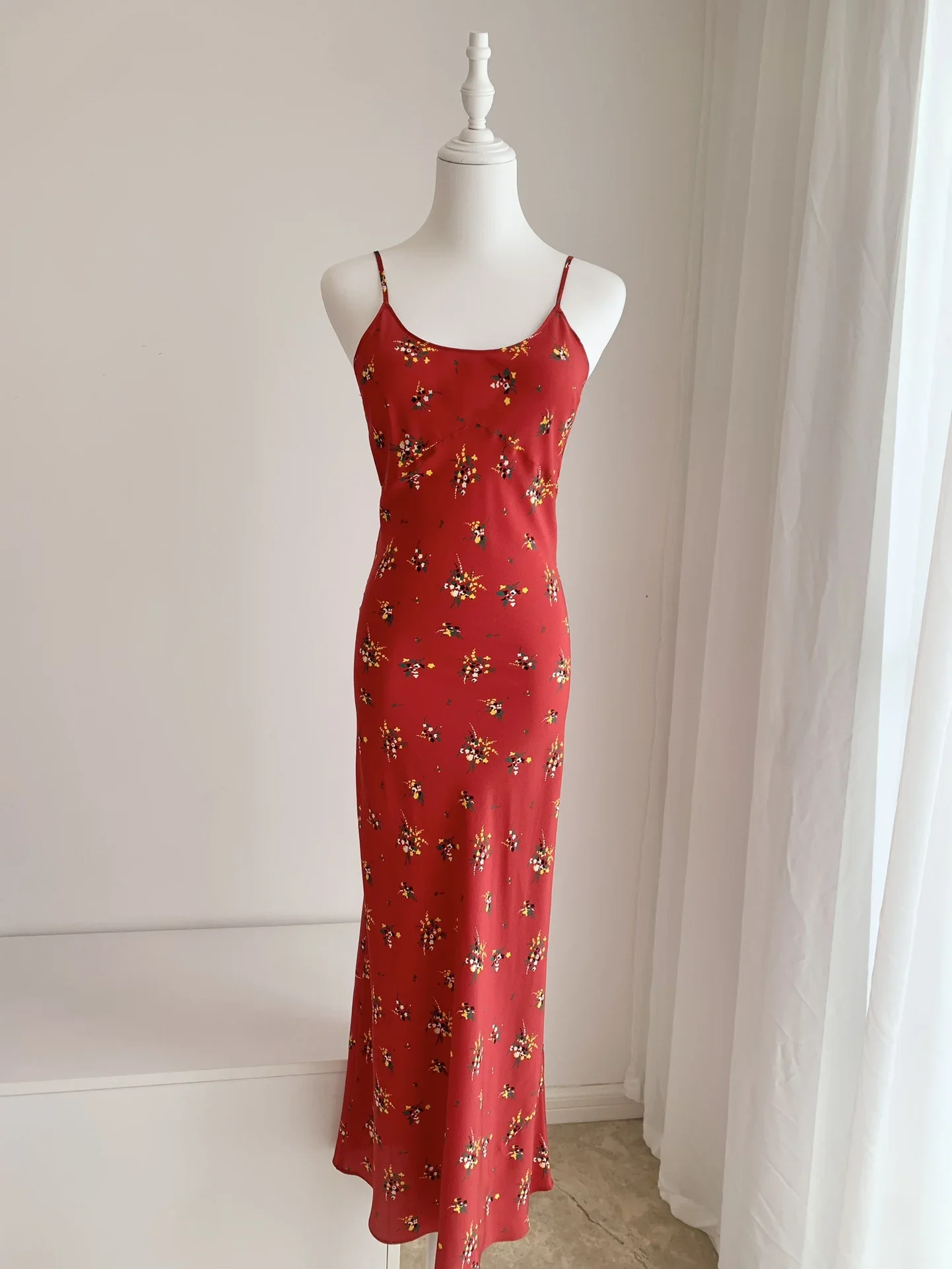 

Flower Printed Women 100% Silk Dress Backless Sleeveless Slim Ladies Midi Robe