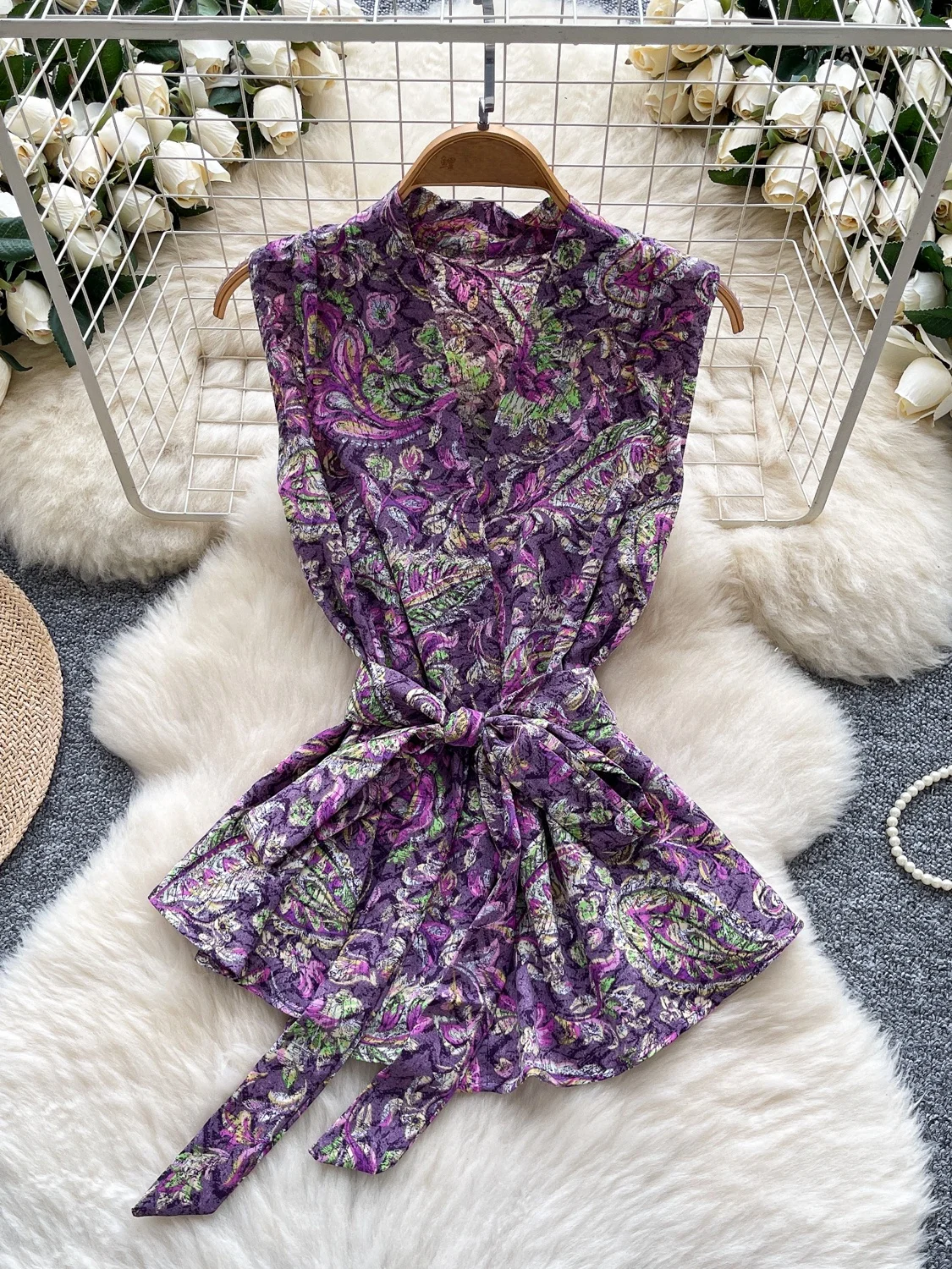 

Casual V-neck Printed Shirt Women's Summer Fashion Age-defying Versatile Commute Light Mature Style Belted Waist Shirt
