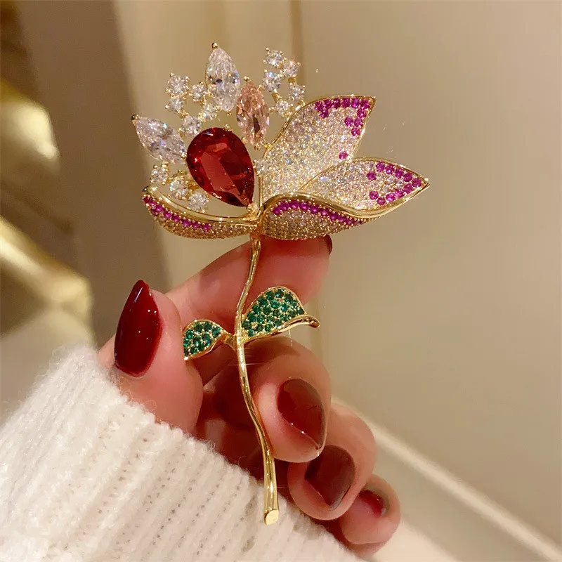 CC Luxury Brooch Flower Shape Sweater Pins Full of Zirconia French Vintage Style Corsage Exquisite Shawl Buckle Super Flash B318