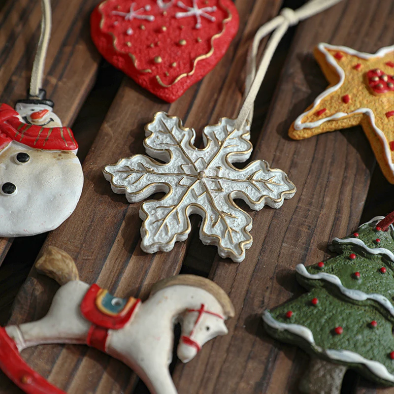 Christmas Tree Pendants Ornaments Resin Santa Claus Snow Xmas Tree Hanging Christmas Decorantions New Year 2024 Gift Home Decor