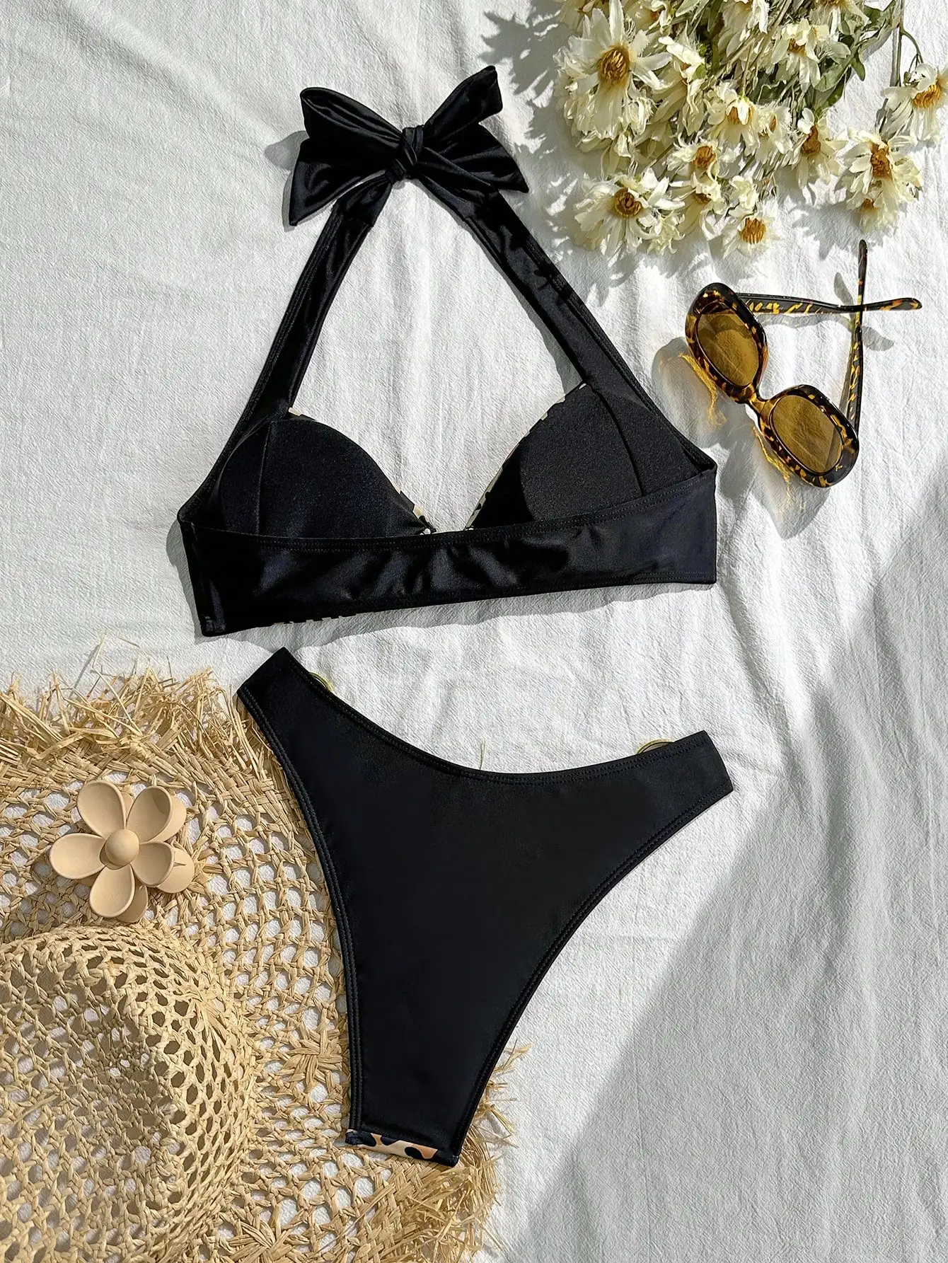 2025 Recién llegado, Top de Bikini con cuello Halter y bloques de Color con estampado de leopardo elegante y a juego, parte inferior de Bikini con Tanga y estampado de leopardo