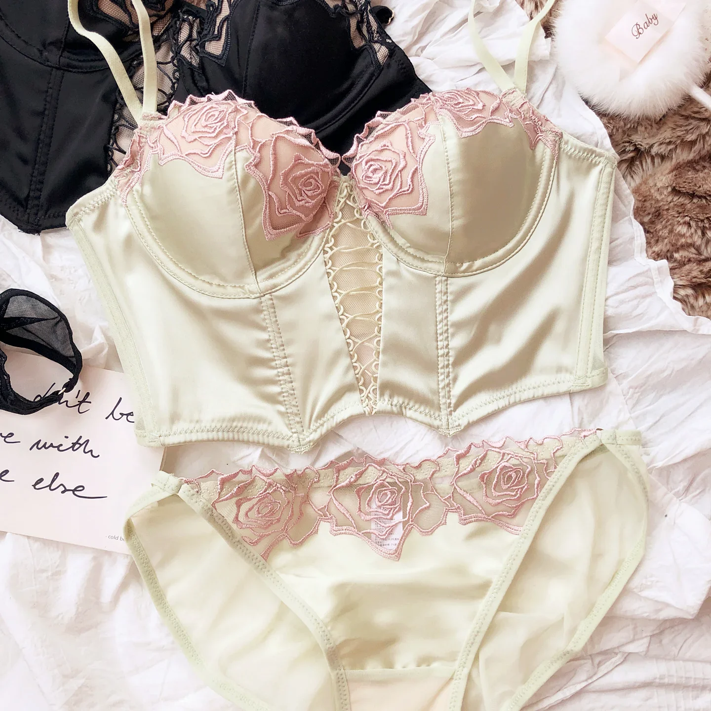 

Французский ультратонкий плотный бюстгальтер, комплект нижнего белья для женщин, сексуальные кружевные бюстгальтеры с вышивкой «рыбий кости», летние комплекты нижнего белья и трусиков