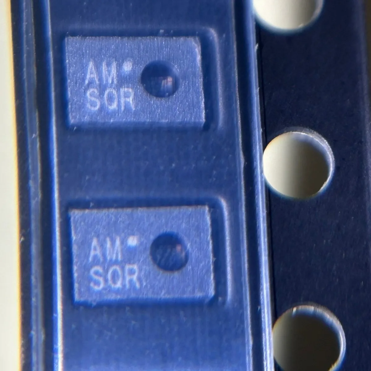 

AS7343-DLGM Оригинальный подлинный LGA-8 шелкография AM SQR датчик внешней освещенности AMS OSRAM IC чип интегральная схема