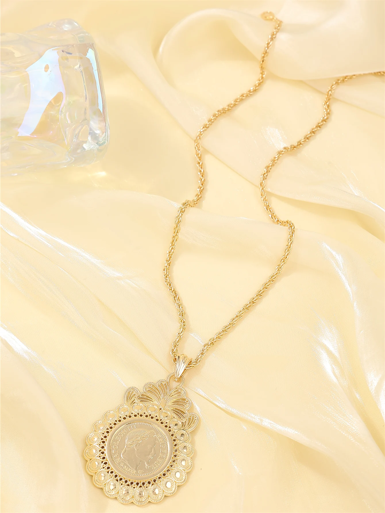 Middle Eastern women's gold-plated pendant Napoleon pattern court retro style, Moroccan women's wedding robe festive accessory