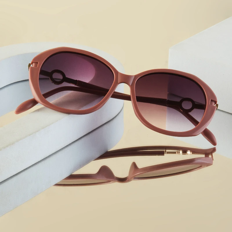 1 個の女性のファッションメガネ新しいスタイルのライトラグジュアリーラウンドフレーム個性トレンディなハイエンドエレガントな多用途顔の形を整えるスーツ