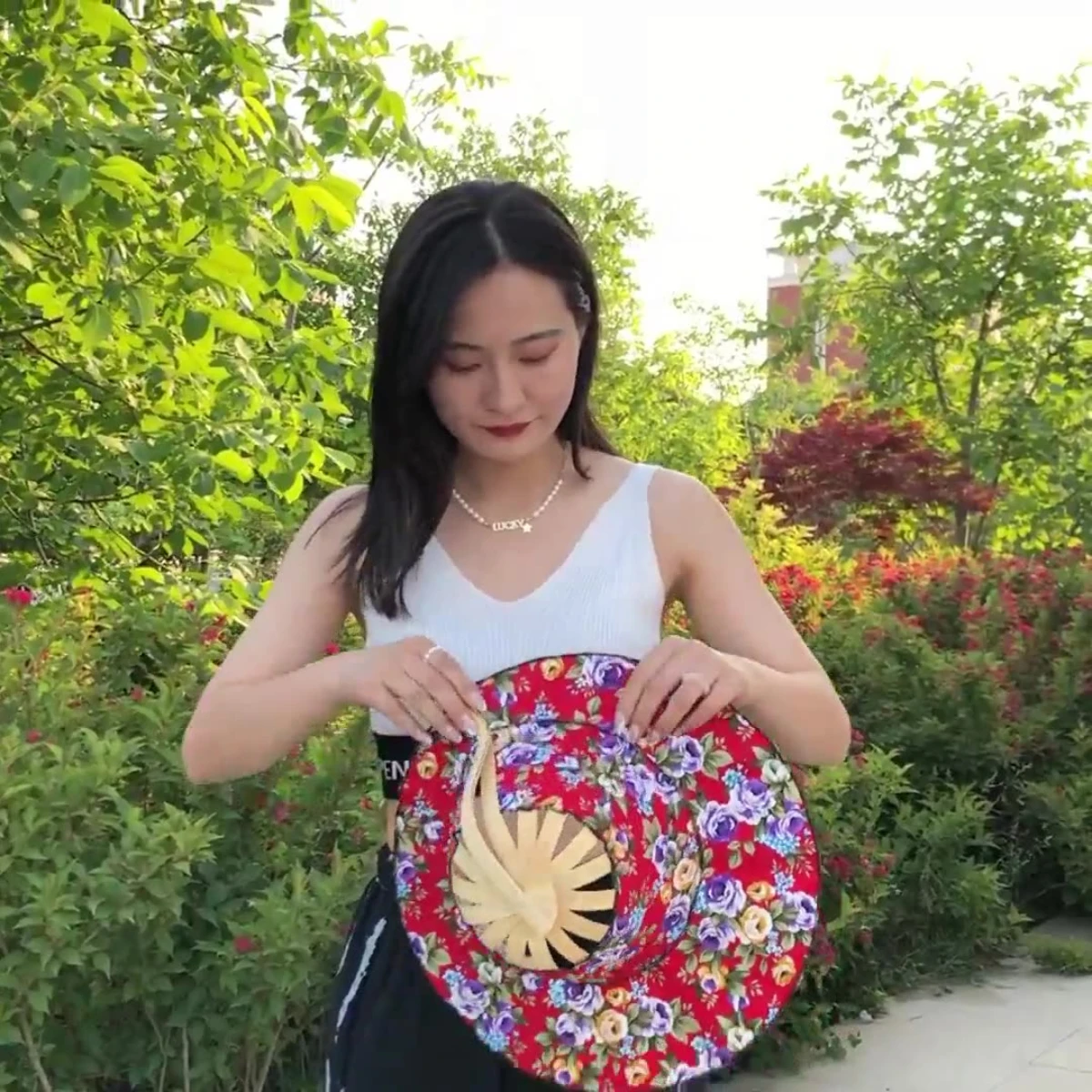 

Various patterns of bamboo fan hats, sun hats, sunscreen fisherman hats, sun hats, printed designs