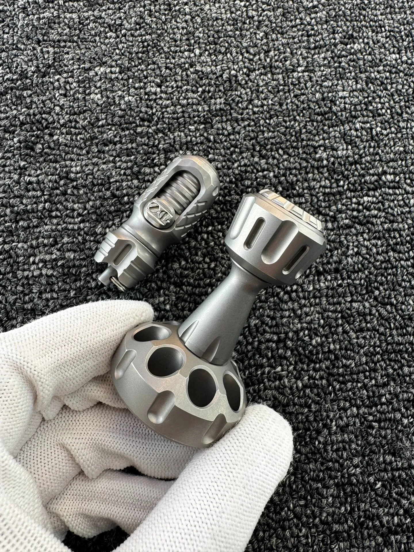 Used EDC RUI SHA space needle tower, egg push, titanium alloy edc metal decompression toy