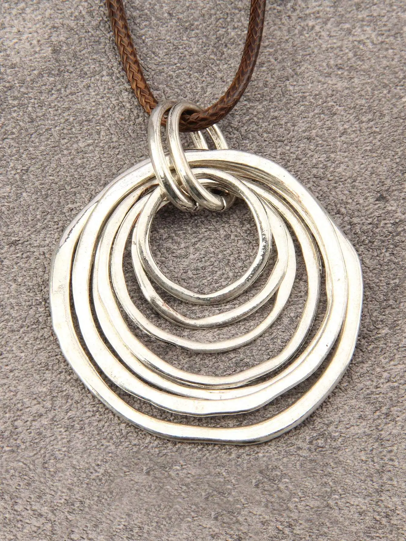 

Minimalist 7-Layer Asymmetrical Flat Circle Alloy Pendant Necklace for Women