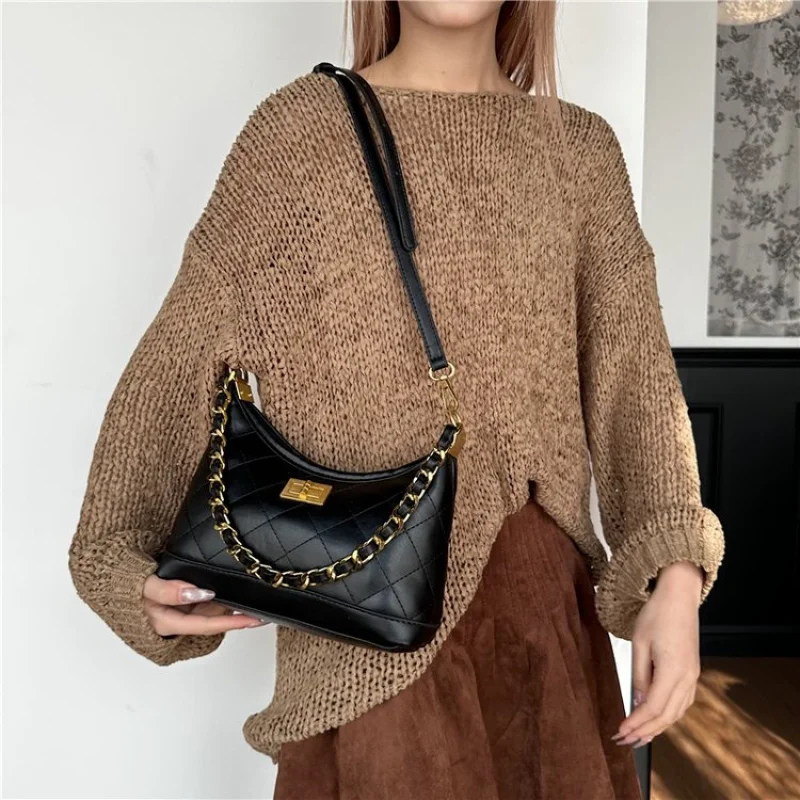 Elegancka torebka damska wykonana ze skóry nubukowej, o swobodnym, amsterdamskim, luksusowym, lekkim i miękkim stylu do noszenia na co dzień.