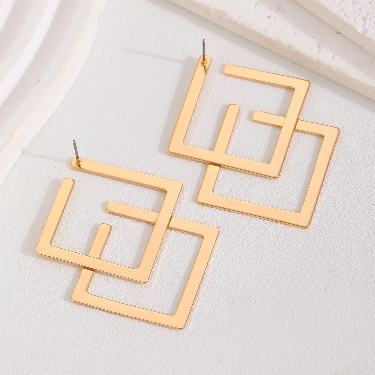 Fashion Irregular Geometric Earrings For Women Metal Earing Jewelry 2026 Trending New Women\'s Gold Color Square Stud Earrings