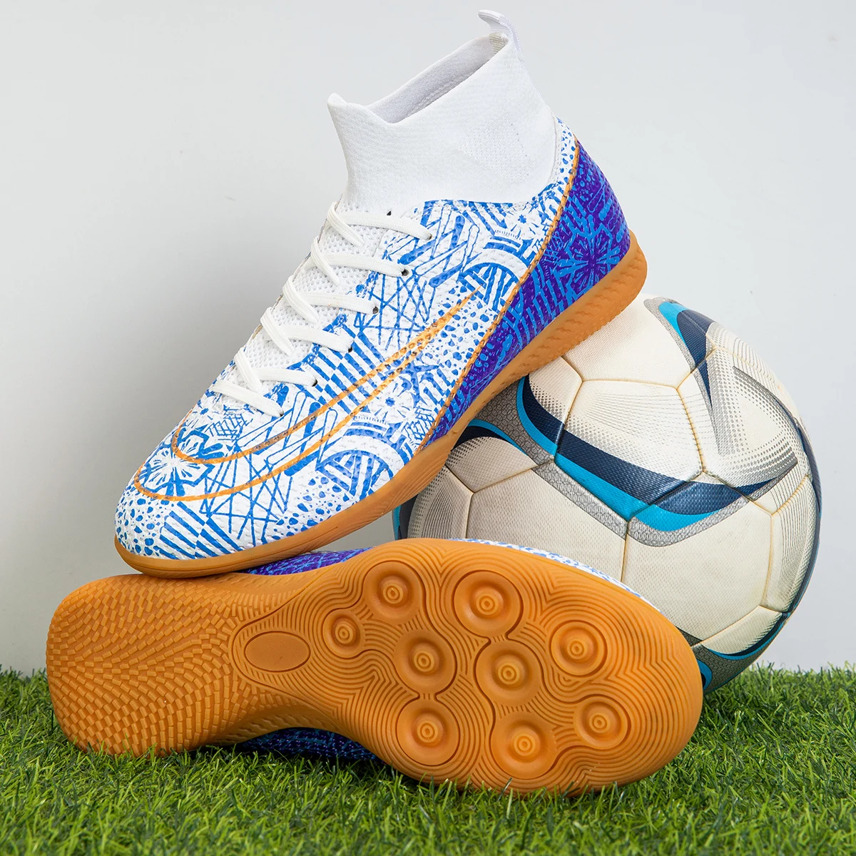 

New Men's Soccer Shoes Lightweight Football Boots Breathable Professional Sneaker Sport Ground Cleats Non Slip Fast Athletic