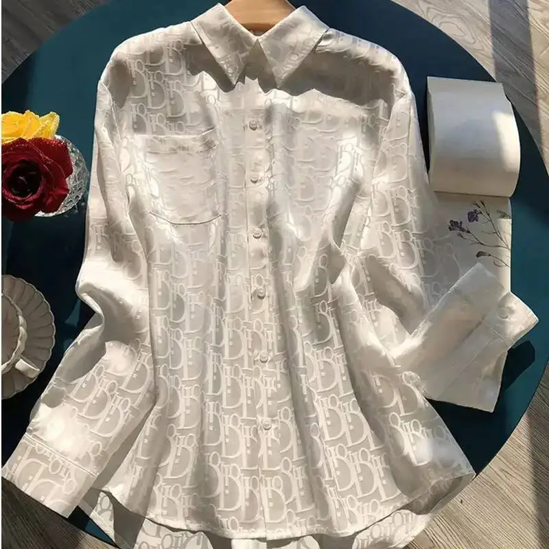 Klassiek jacquard shirt met lange mouwen dames lichtgewicht zijden instappers stijl subtiele letter bedrukte top voor lente zomer