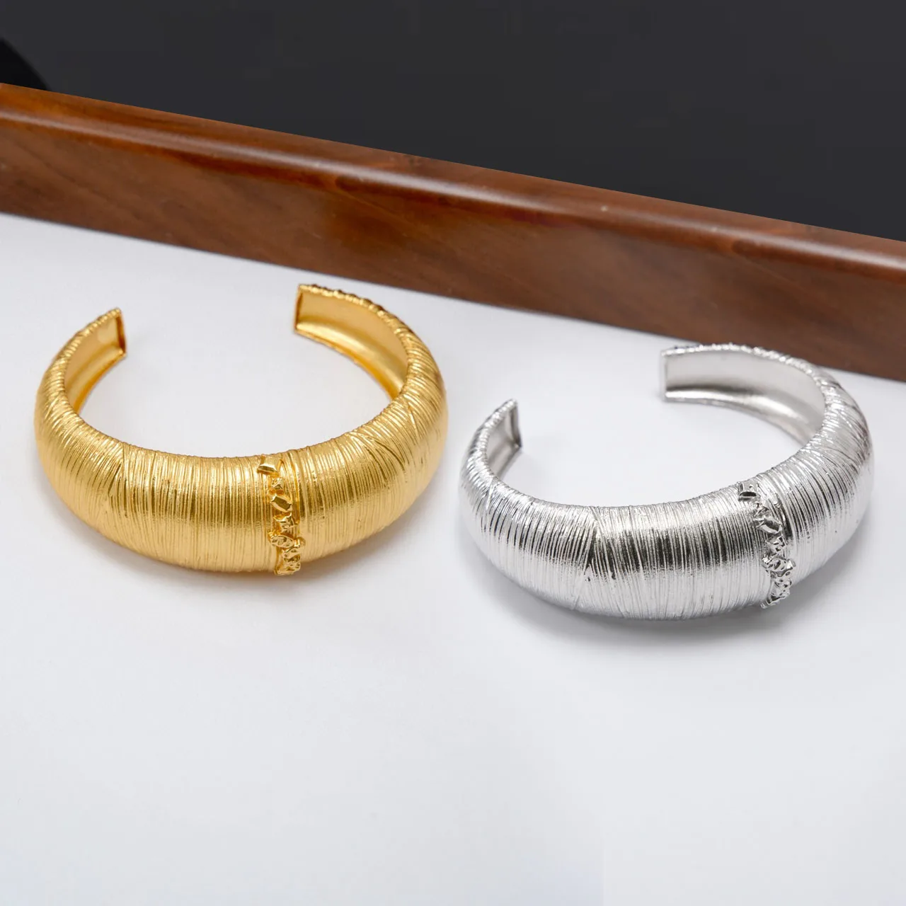 

Jewelry & Accessories OL Style Drawing Process Geometry Opening Bracelet For Women And Men's Party Gifts