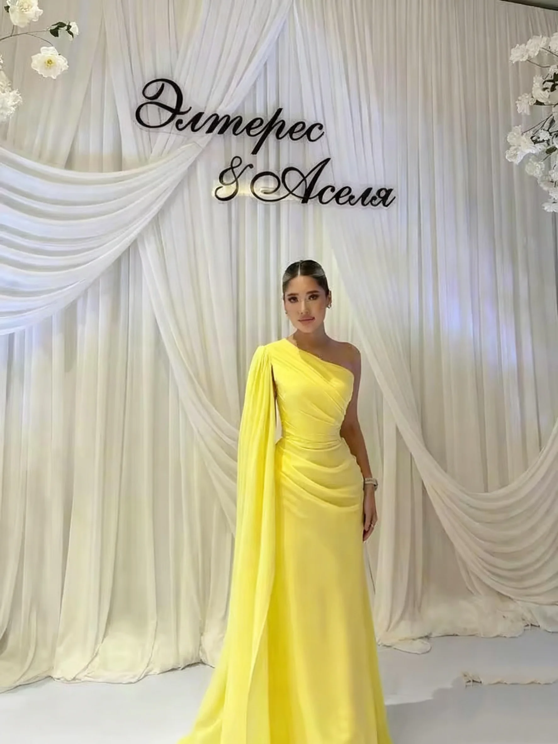 2025 Yellow One Shoulder Prom Dress Draped Cape Sleeve Evening Dress Wedding Guest Party Dress Customized