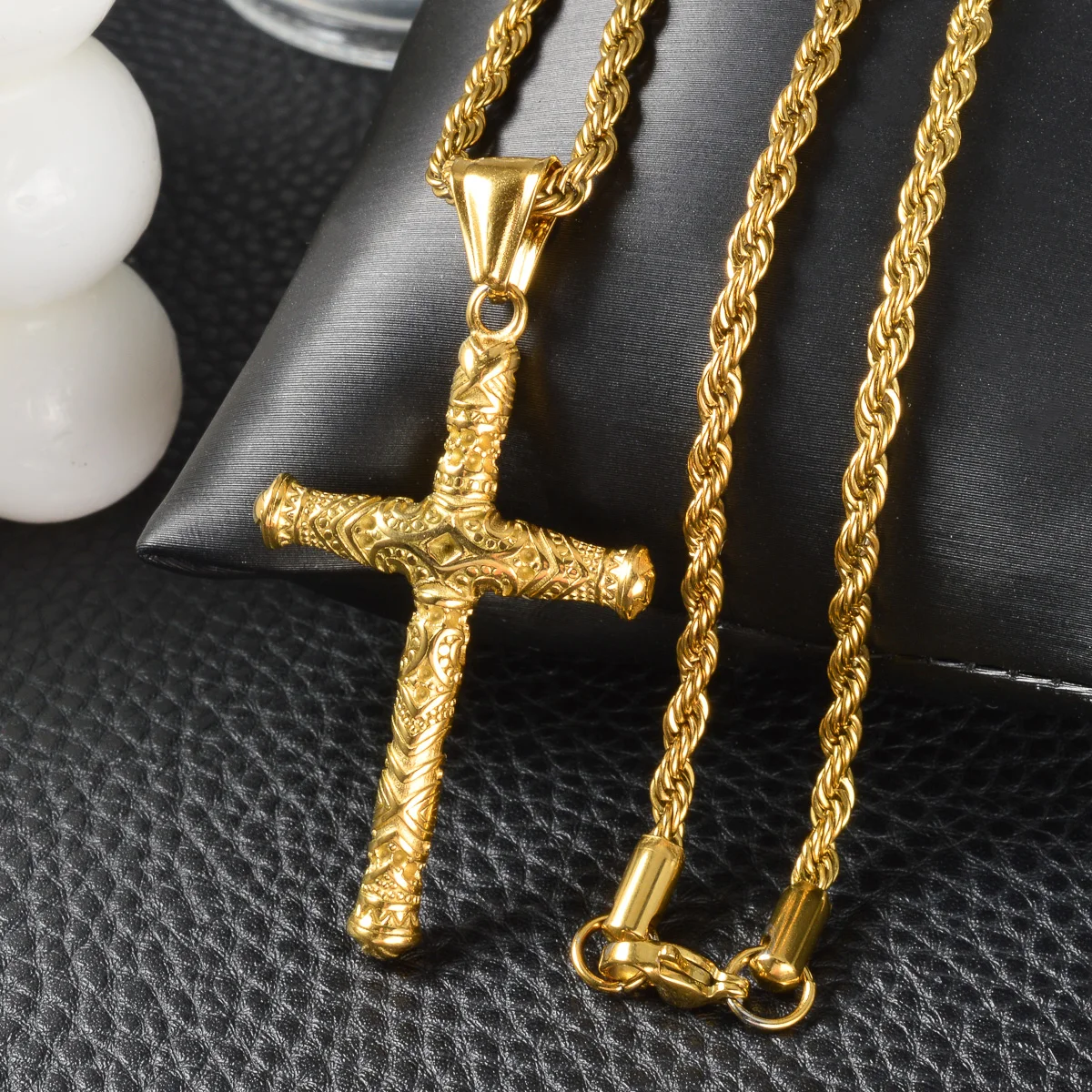 Lady Twist Rope Chain Women Retro Cross Pendant Gold Plated Religious Necklace Jewelry Accessory for All Occasions Wear