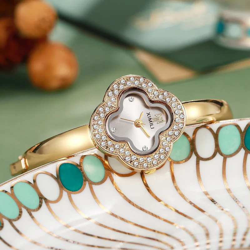 Women's Luxury Diamond-Encrusted Four-Leaf Clover Quartz Wristwatch Niche Design Fashion Watch Casual Ladies Watches Girl Gifts view 5