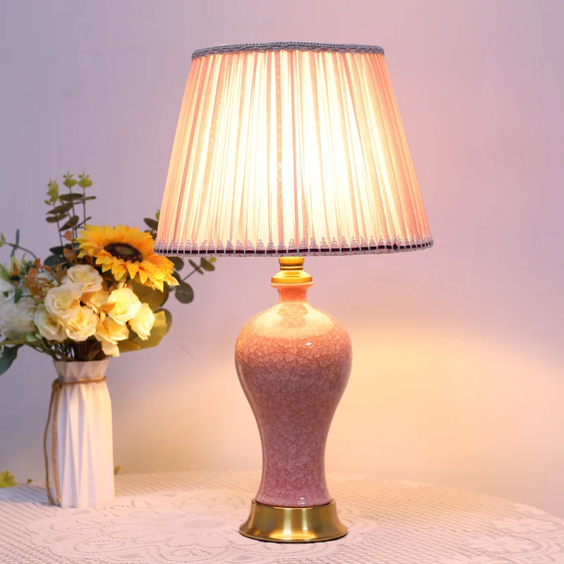 Jingdezhen ceramic vase desk lamp, Chinese high-end bedroom bedside decoration gift wedding atmosphere lamp