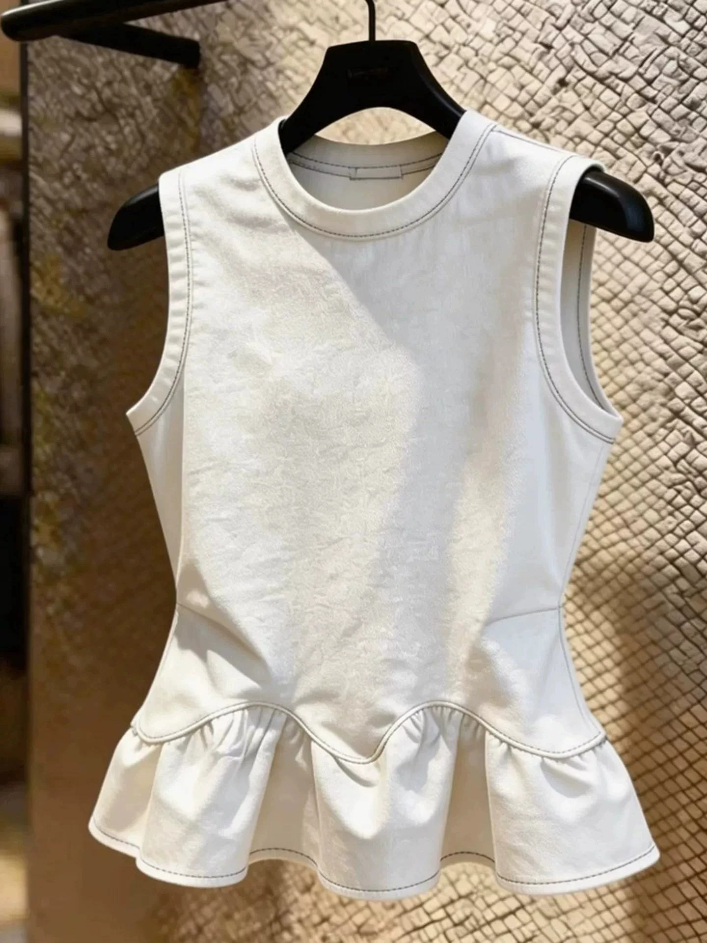 2026 Summer Commute Style White Sleeveless Ruffle Hem Vest Women's Bottom Bloom Large Size Top Polyester Fiber Slimming Effect view 4