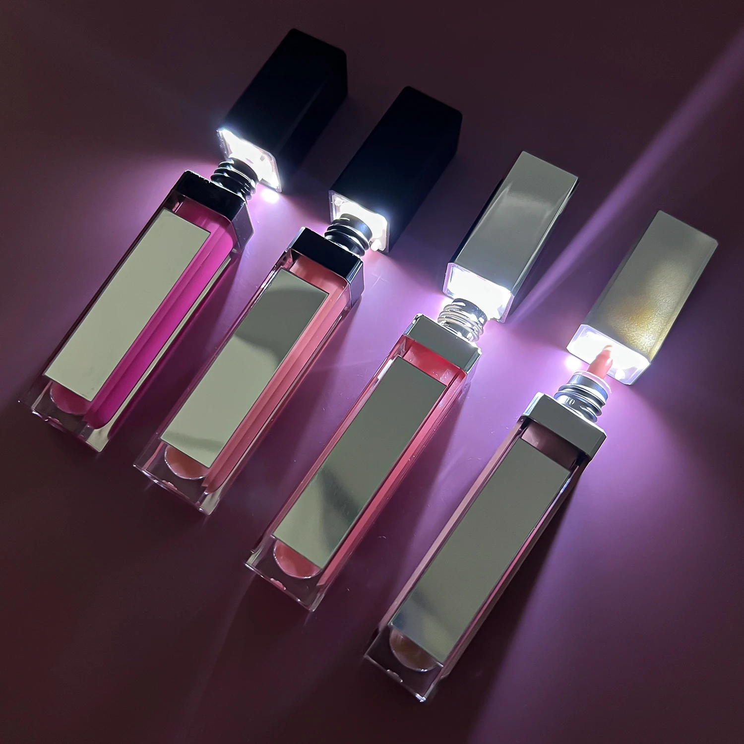 LED Light Lipgloss With Mirror Vegan Waterproof Liquid Lipstick Non-Sticky Customized Logo Lip Gloss