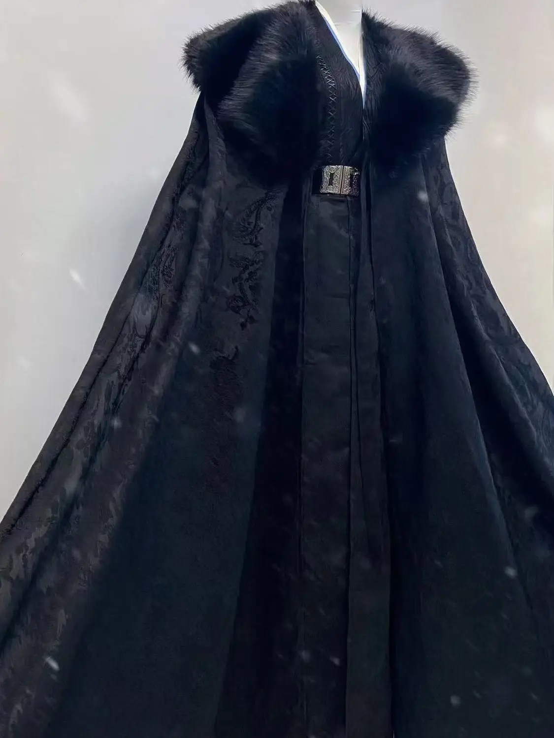 

Black Anime Winter Thicken Cloak Men Women Large Plush Collar Dark Pattern Long Robe Halloween Swordsman Cosplay Outer Cape Cool