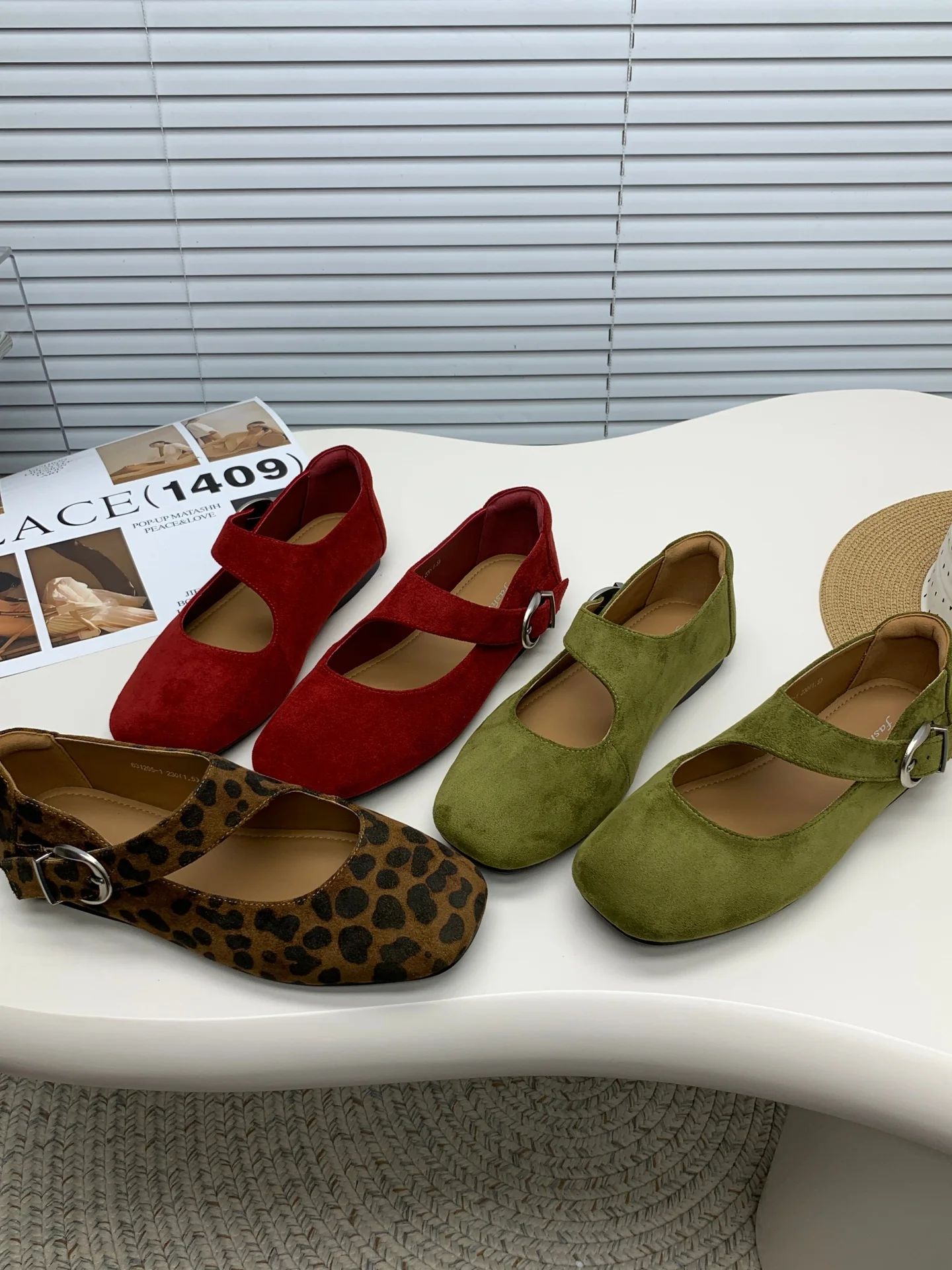chaussures-plates-mary-jane-retro-en-velours-a-semelle-souple-pour-femme-avec-boucle-confortables-a-bout-rond-ideales-pour-l'ete-et-assorties-aux-jupes