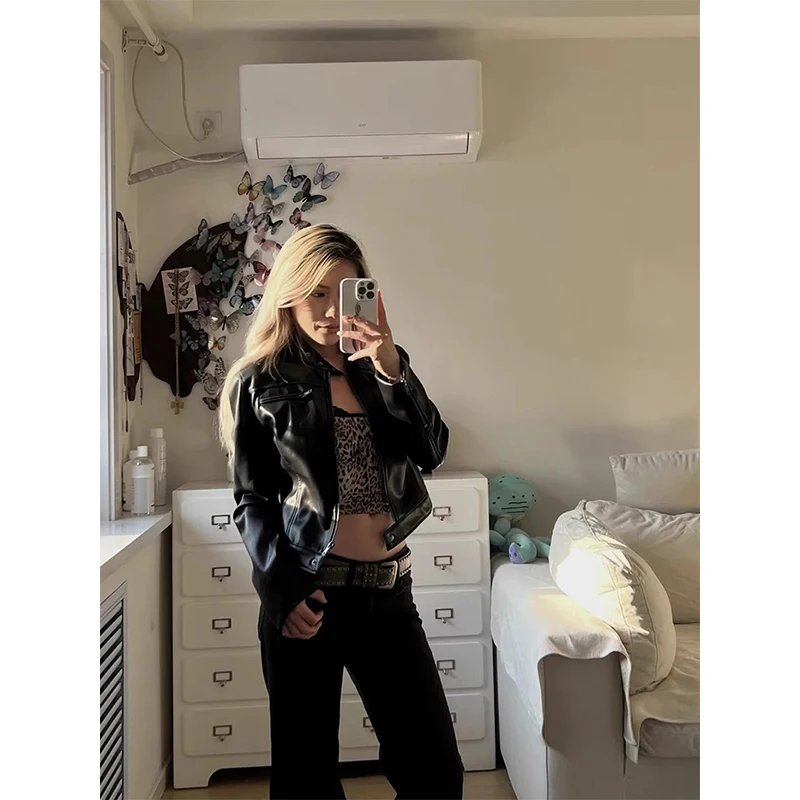 سترة كلاسيكية من جلد البولي يوريثان للنساء معاطف سوداء مقصوصة للدراجات النارية لخريف وشتاء Y2K Harajuku ملابس خارجية قصيرة بأكمام طويلة