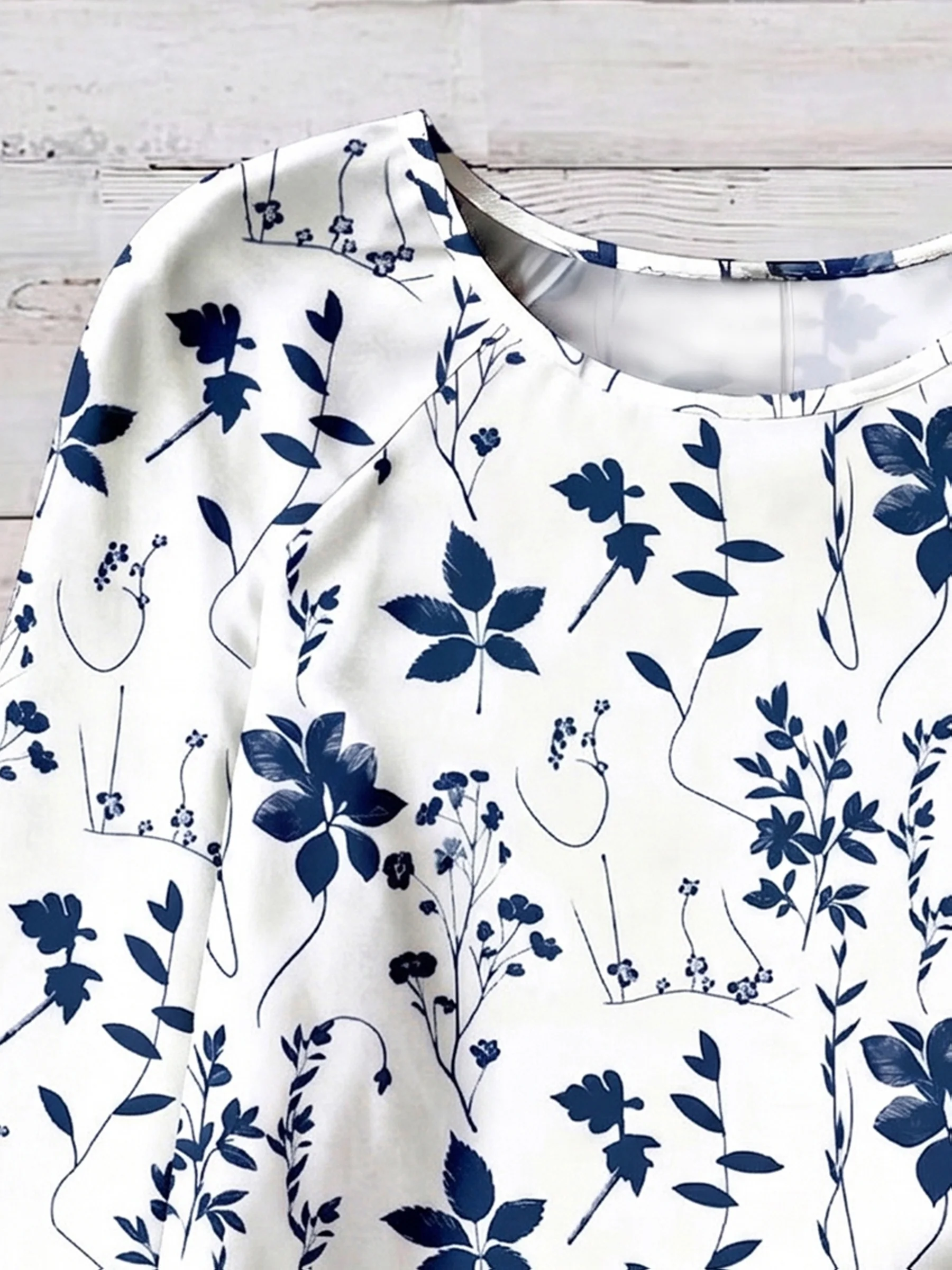Stilvolle Bluse in Übergröße mit Blumenmuster für mühelose Alltags-Eleganz – Detail 6