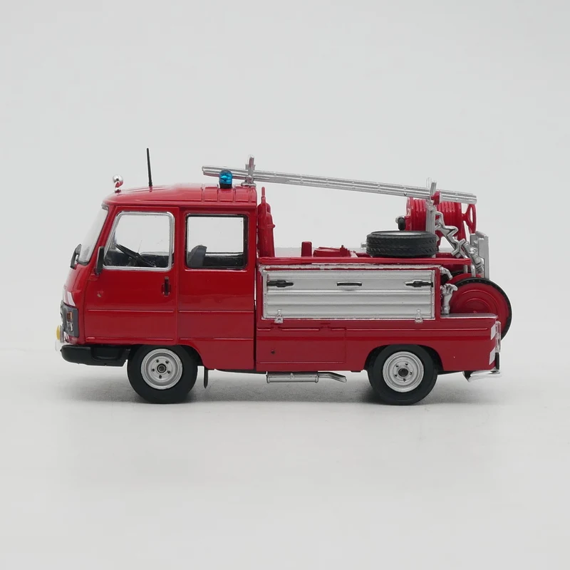 Diecast Ixo 1:43 escala Peugeot J9 Peugeot Van motor de bomberos francés coche en miniatura de aleación juguete coleccionable regalo recuerdo adorno de exhibición