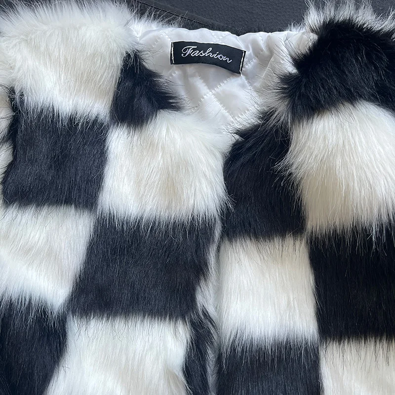 Women\'s Checkerboard Fur Coat Fox Fur Thick Black and White Plaid Short Winter Jacket Korean Faux Fur Coat Fake Fur Overcoat