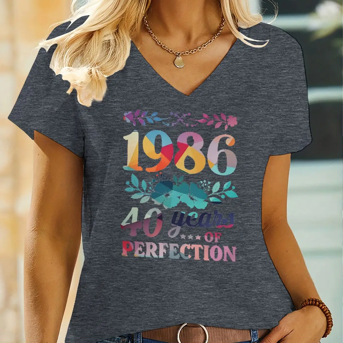 1986 40 Years of Perfection Pattern Flower Retro V-neck T-shirt Women 40th Birthday Party Gift Short Sleeve Unisex Casual Tshirt