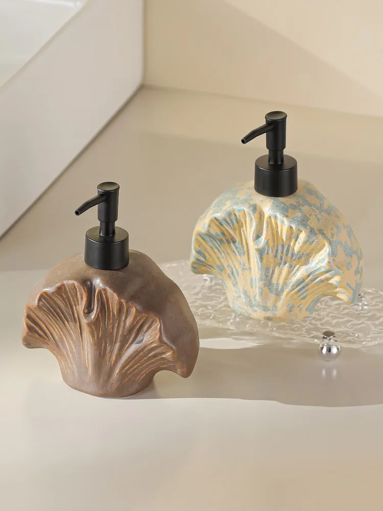 

European-style Ceramic Ginkgo Leaf Lotion Bottle Bathroom Soap Dispenser Vintage Household Shampoo and Shower Gel Storage Bottle