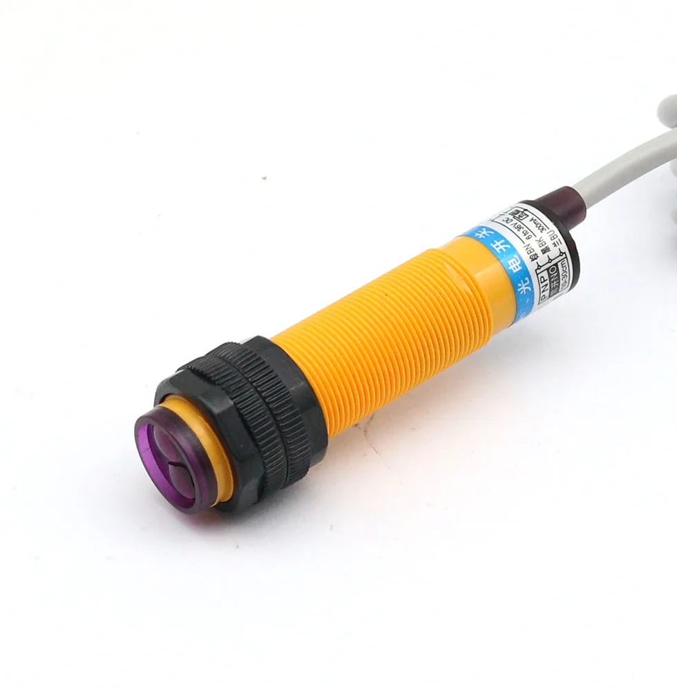 E3F-DS30 M18 diffuse photoelectric switch sensor switch DC 4-WIRE PNP NO NC detection range 10-30cm adjustable