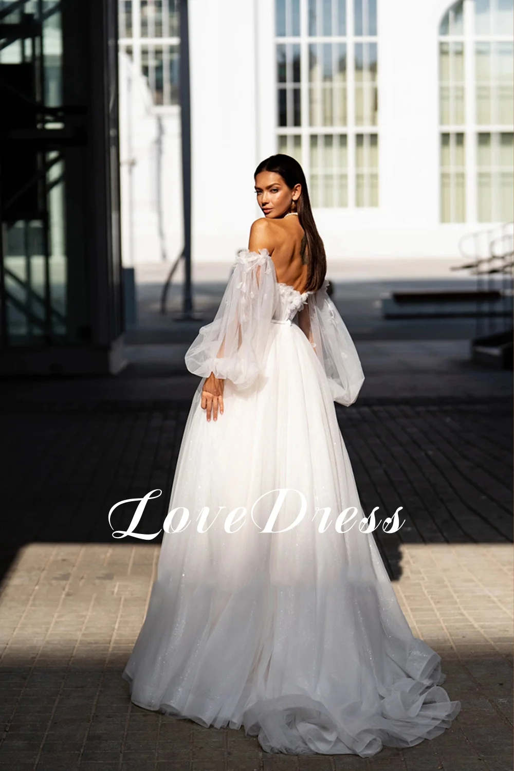 LoveDress Boho Sweetehart Wedding Dress High Side Split Puff Sleeves 3D Flower Appliques Modern Bride Gown Backless Tulle Train