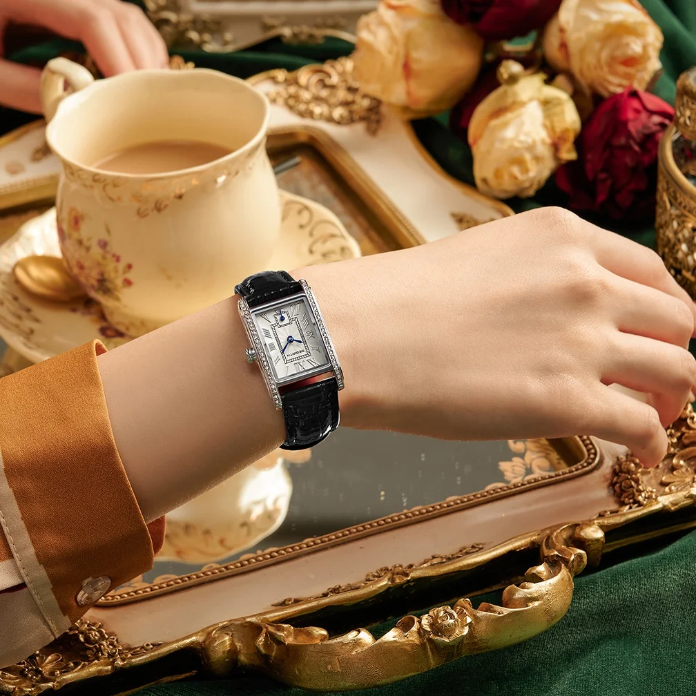 ساعة مربعة صغيرة ريترو كاجوال موضة أدبية بمقياس روماني عرض كوارتز ساعة نسائية