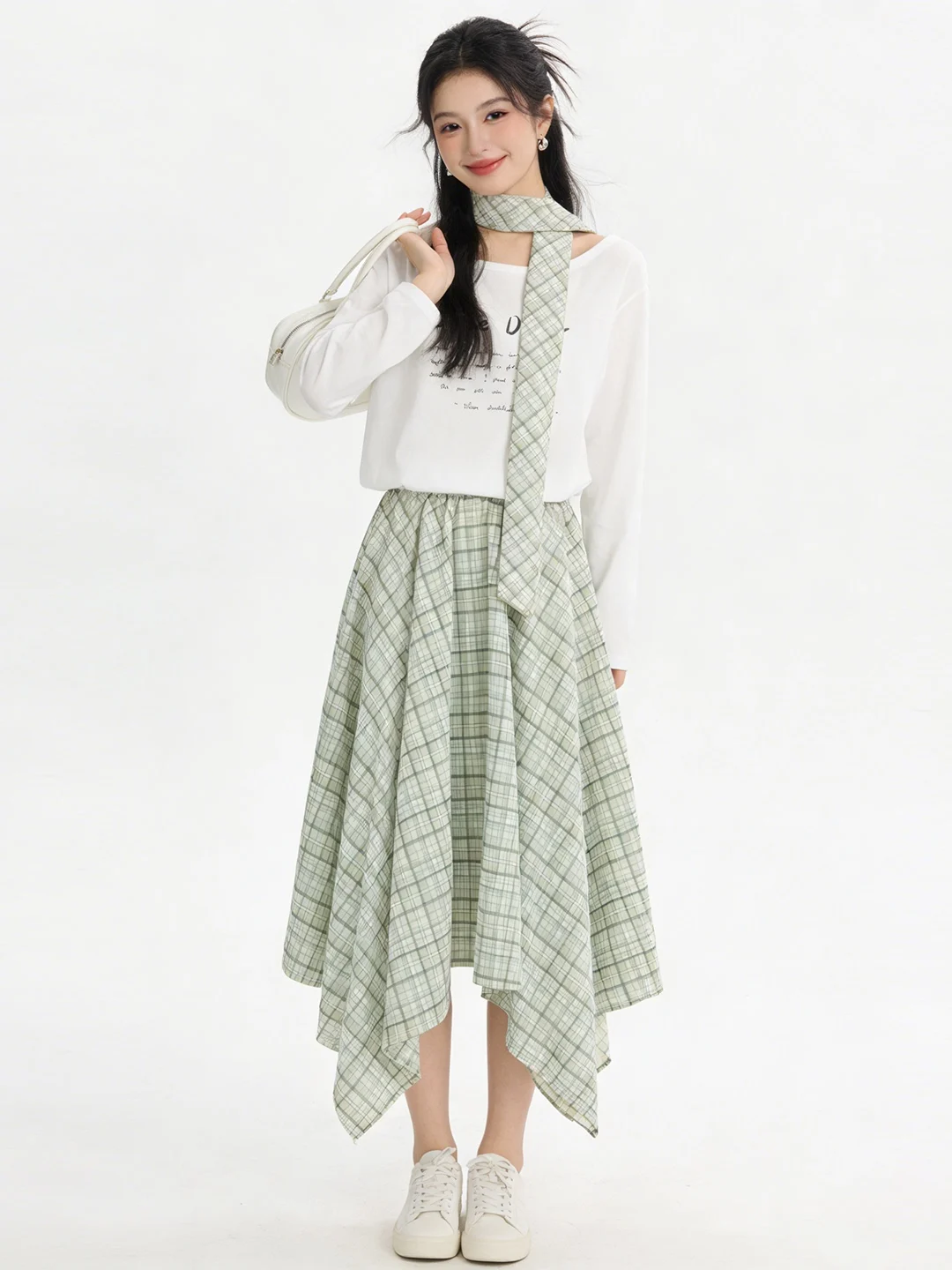 

Комплект: футболка с цветочным принтом и длинным рукавом, юбка с высокой талией. Корейский повседневный дышащий весенний модный ансамбль.